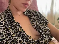 Amateur Adult Video Chat of VALENTINA77