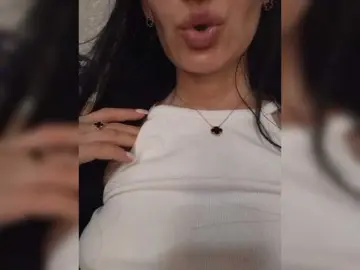 Bongacams Watch Live Sex Cams of Mikki88K