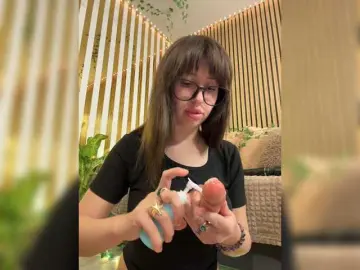 Bongacams Adult Webcam of MiaLiaHot