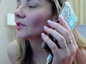 Bongacams Watch Live Sex Cams of LeslieShhh