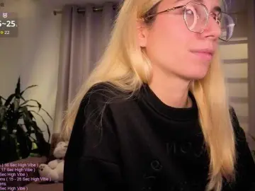 Bongacams Private Sex Chat of LittleSammy