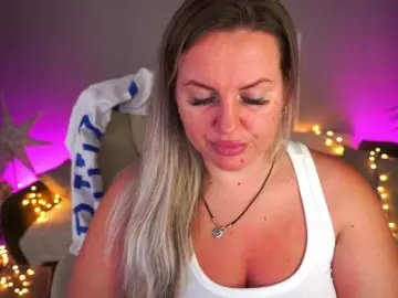 Bongacams Adult Video Chat of KiraCandyS