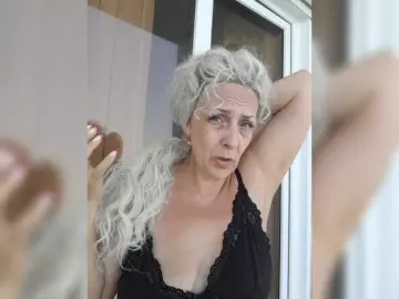 Bongacams Sex Cam of mery8poppins