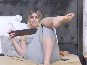 Bongacams Watch Live Sex Cams of SweetAnisia