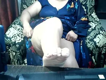 Bongacams Nude Webcam of Indianbhabhimilf40