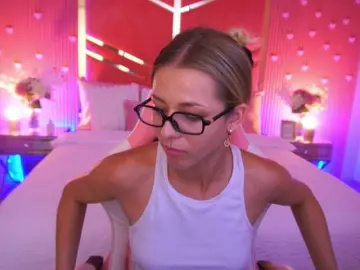 Bongacams Best Webcam of LoveeDove