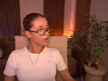 Bongacams Sex Cam of LoveeDove