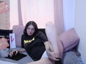 Bongacams Watch Live Sex Cams of Lesliee22