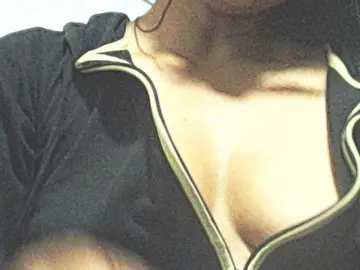 Bongacams Nude Webcam of HOTTTSKIN