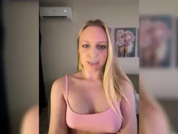 Bongacams Free Porn Cam of HotWillow