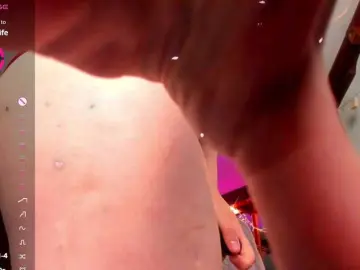 Bongacams Watch Live Sex Cams of KiraRustle