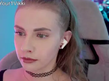Bongacams Adult Webcam of -VikkiL0vesCheese-