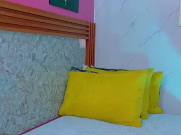 Bongacams Nude Webcam of littleeemiily