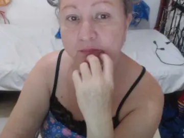 Bongacams Free Porn Cam of LADYQUEEN520