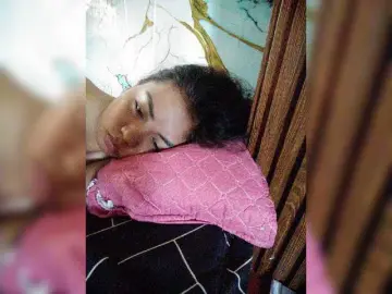 Bongacams Free Porn Cam of XXhornywetprincess99XX
