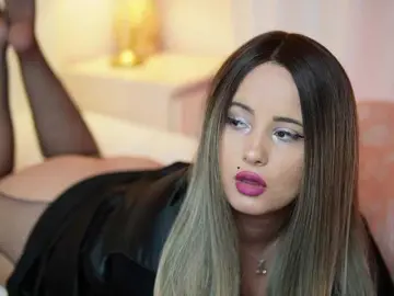 Bongacams Free Live Porn of AdelineMoon