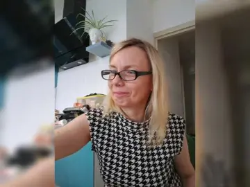 Bongacams Sex Cam of ShiningMILF