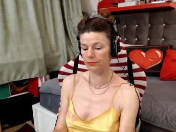 Bongacams Adult Webcam of kellysurfing