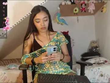 Bongacams Watch Live Sex Cams of Pocahot-ass