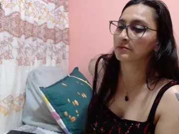 Bongacams Adult Video Chat of KarinaSuarez1