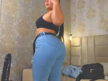 Bongacams Watch Live Sex Cams of emilyqueen3xx