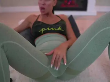 Bongacams Free Porn Cam of MyaBlack