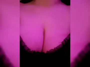 Bongacams Watch Live Sex Cams of YennSI