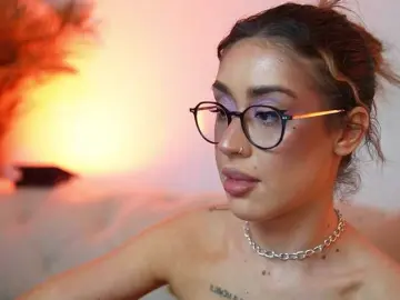 Bongacams Free Porn Cam of AileenKiss