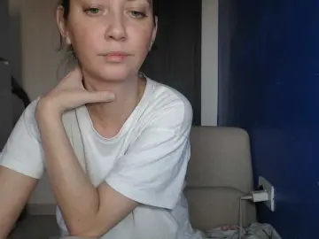 Bongacams Live Sex Cam of petitedanielle