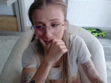 Bongacams Adult Webcam of DiddySweet1