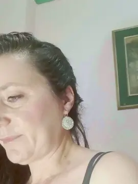 Cam4 Live Sex of HAIRYPUSSYLIPS