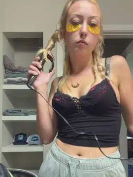 Cam4 Nude Webcam of raelynnbby