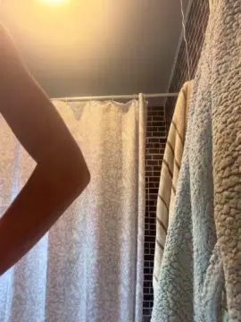 Cam4 Private Sex Chat of Roxy_roo2601