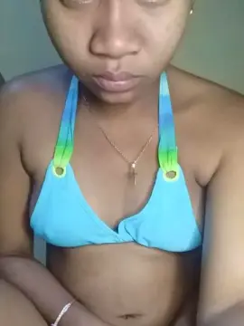 Cam4 Free Live Porn of mayrahqueen