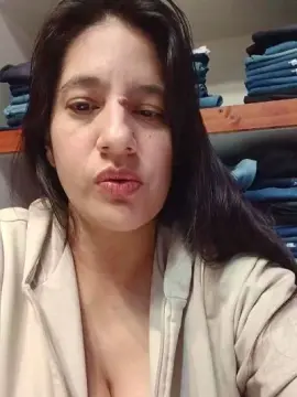 Cam4 Live Sex Cam of Julietaloovee