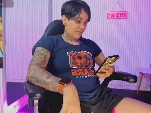 Cam4 Live Porn of zhoestrong