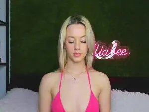 Cam4 Nude Webcam of MiaBaee