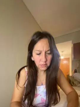 Cam4 Free Live Porn of Queenyes