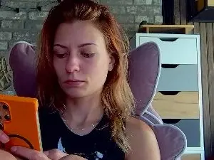 Cam4 Sex Cam of Karoline121