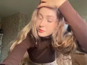 Cam4 Live Sex of EmikoVlcek
