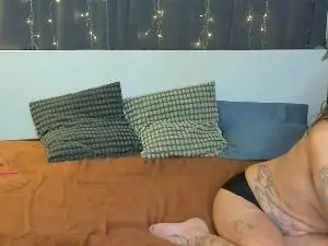 Cam4 Sex Cam of MilfQuens