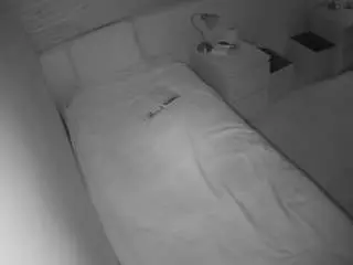 Camsoda Live Sex Cam of voyeurcam-julmodels-greybed-1