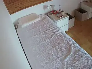 Camsoda Live Sex Cam of voyeurcam-julmodels-greybed-1