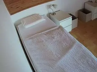 Camsoda Nude Webcam of voyeurcam-julmodels-greybed-1