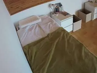 Camsoda Nude Webcam of voyeurcam-julmodels-greybed-1