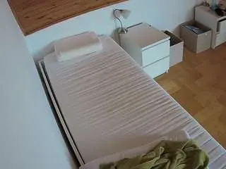 Camsoda Nude Webcam of voyeurcam-julmodels-greybed-1
