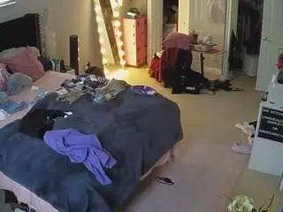 Camsoda Watch Live Sex Cams of voyeurcam-house-charleys-room