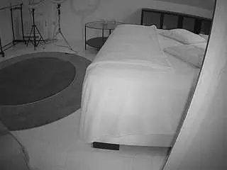 Camsoda Nude Webcam of voyeurcam-julmodels-whitebed-6