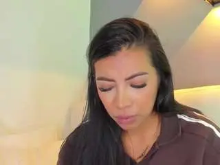 Camsoda Sex Cam of elisa-castrillon