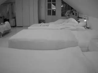 Camsoda Private Sex Chat of voyeurcam-julmodels-bed-3